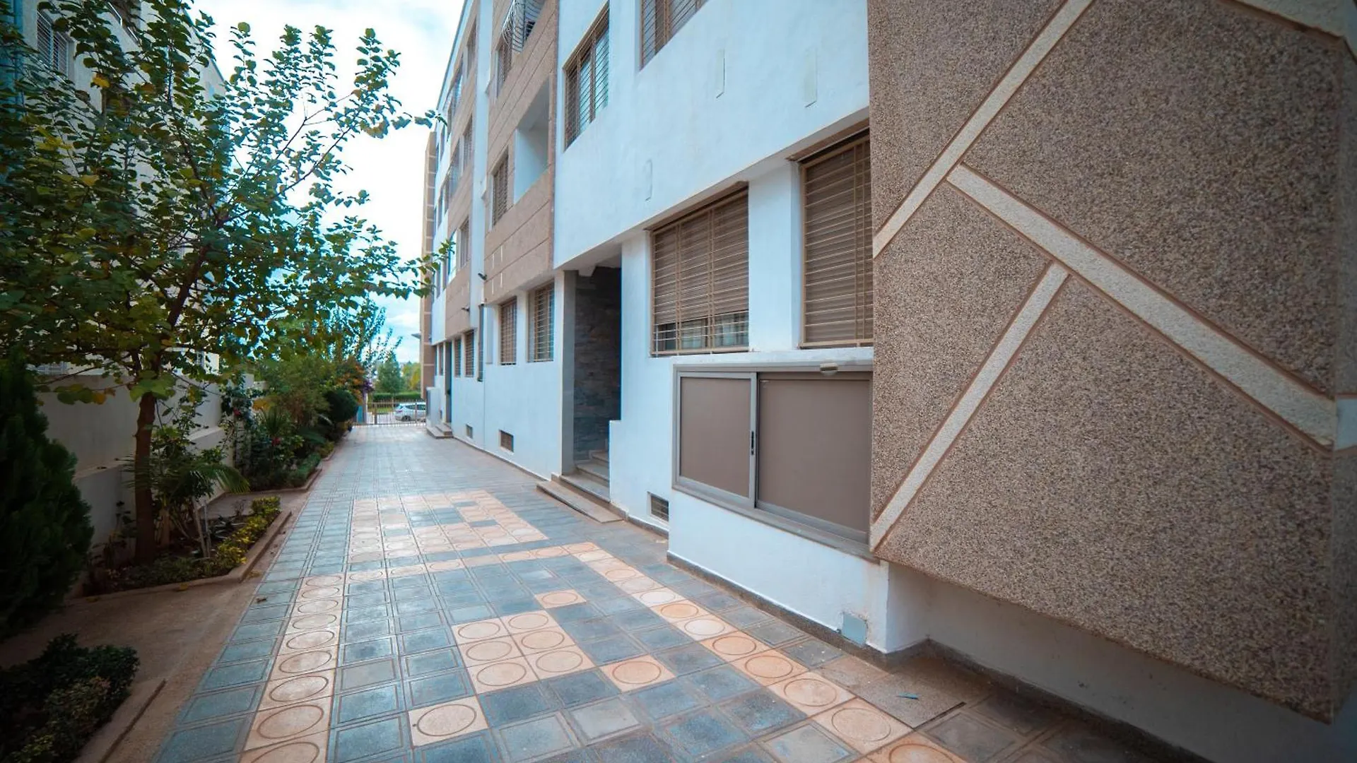 Apartment Confort Familial Lumineux Et Spacieux Avec Jardin, Pres De L'Aeroport Et A Proximite De Marjane Et De La Foret Fes