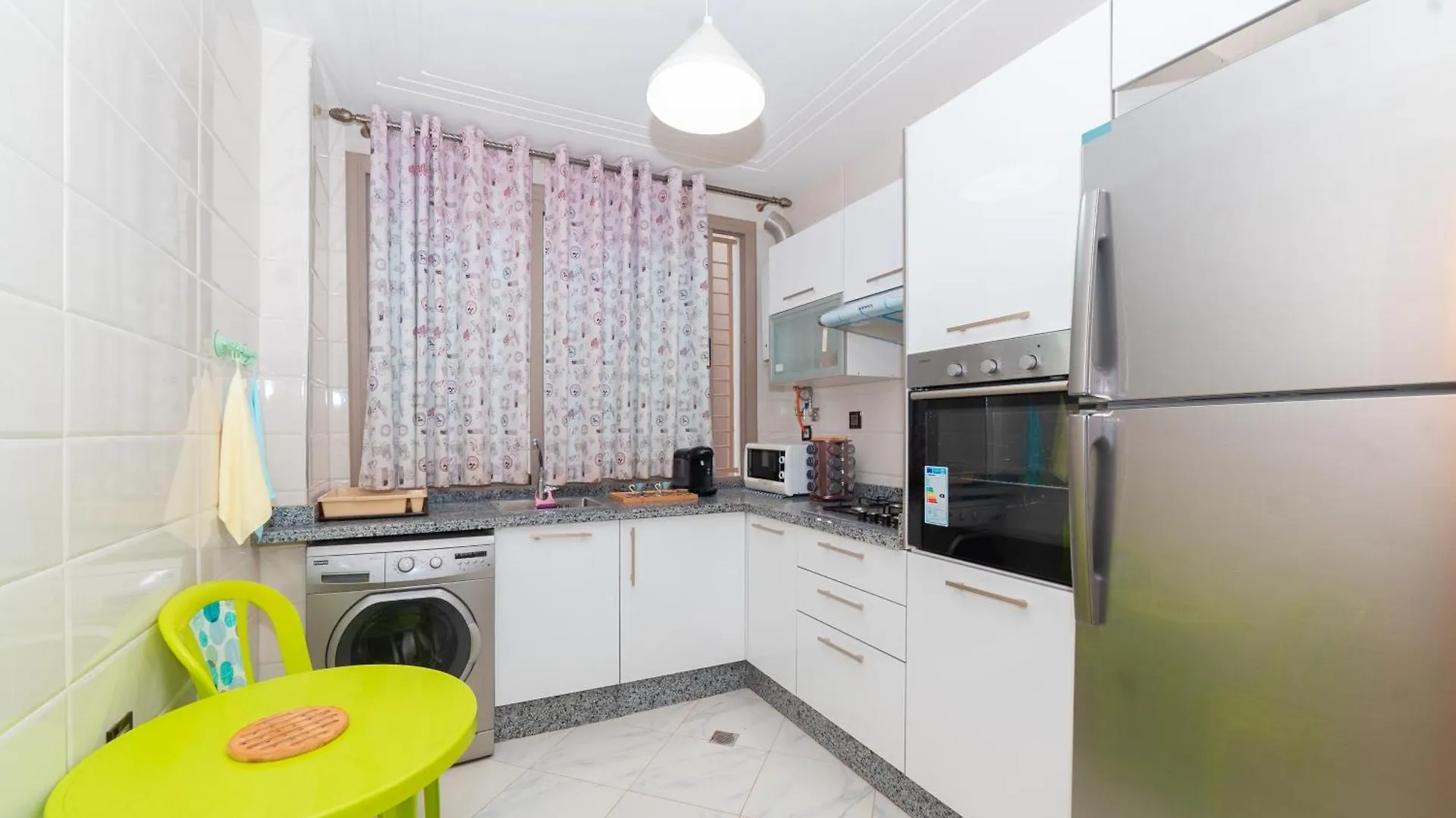 Appartement Familial Climatise, Spacieux Et Raffine Avec Vue Sur Jardin - Proche De L'Aeroport, Marjane Et De La Foret