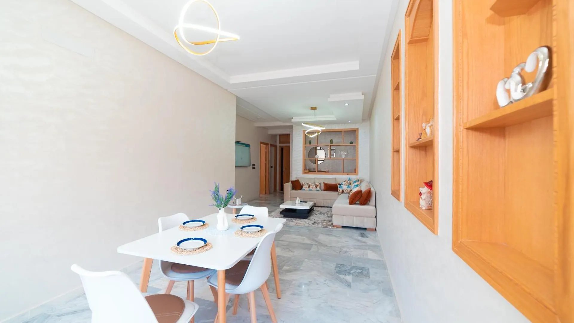 Appartement Familial Climatise, Spacieux Et Raffine Avec Vue Sur Jardin - Proche De L'Aeroport, Marjane Et De La Foret
